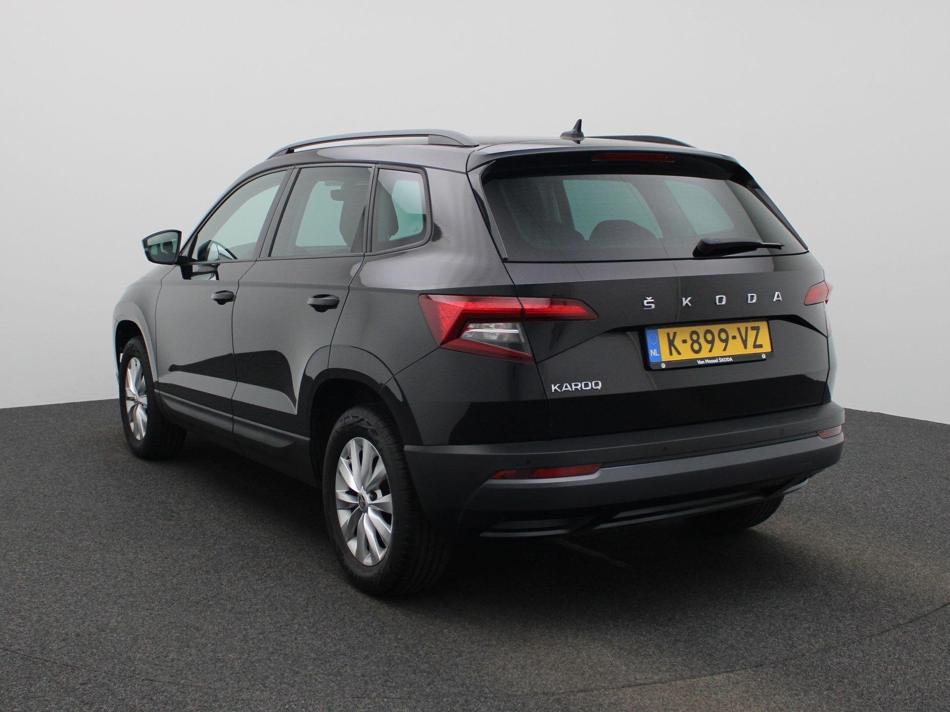 Skoda Karoq 1.0 TSI Business Edition | SUNSET | PARKEERSENSO, Auto's, Stof, Gebruikt, Zwart, Handgeschakeld
