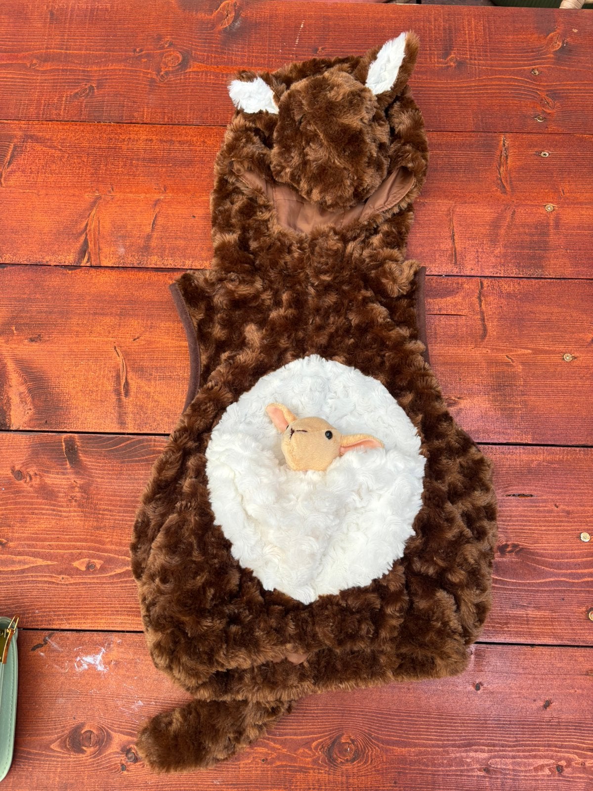 Carnavalspakje / verkleedkleding kangoeroe maat 92, Ophalen of Verzenden, Zo goed als nieuw, Beeldje of Figuurtje