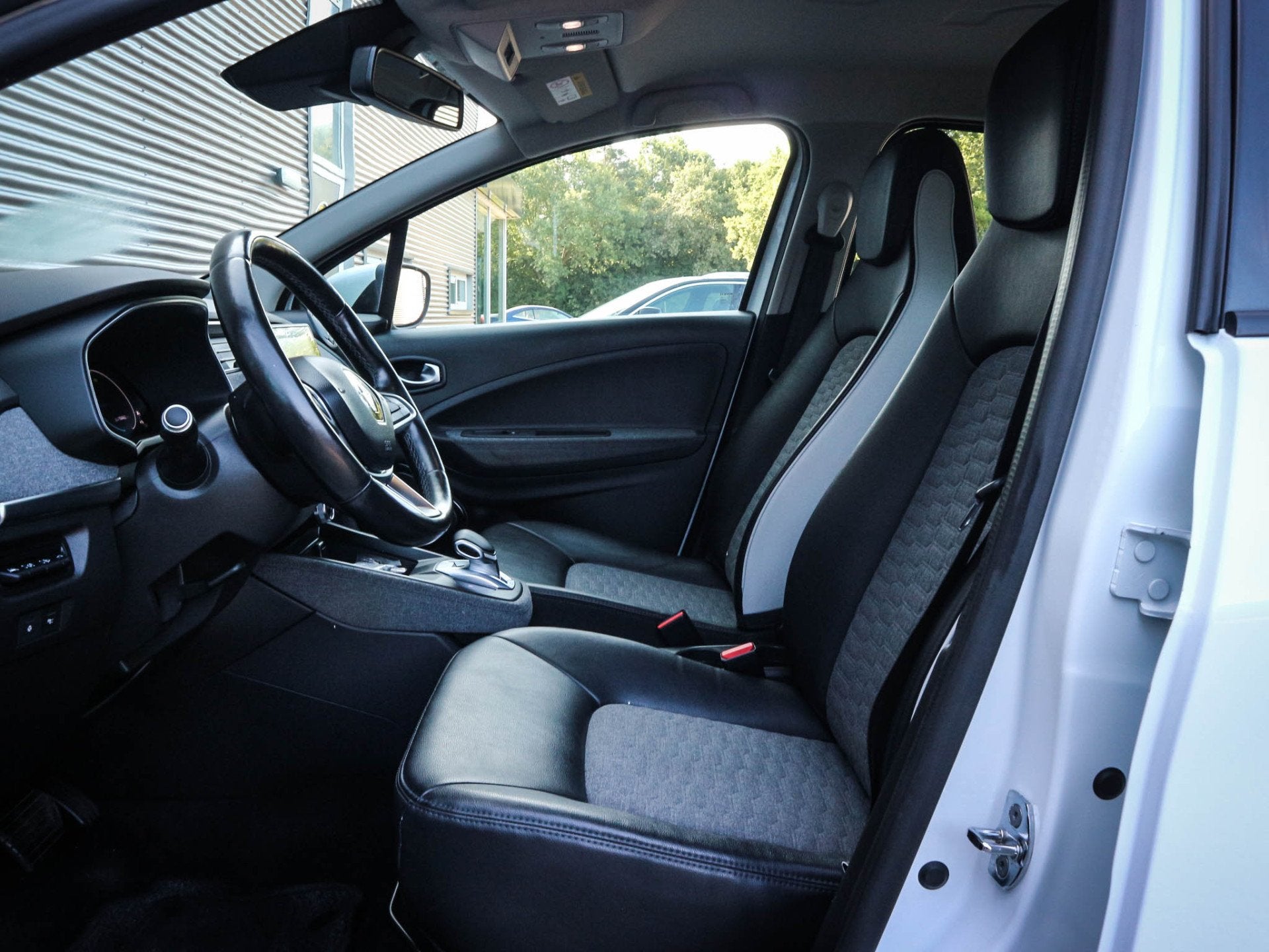 Renault ZOE R135 Intens 52 kWh Clima | Cruise | Navi | Half, Auto's, 136 pk, Gebruikt, Zwart, Automatische klimaatregeling