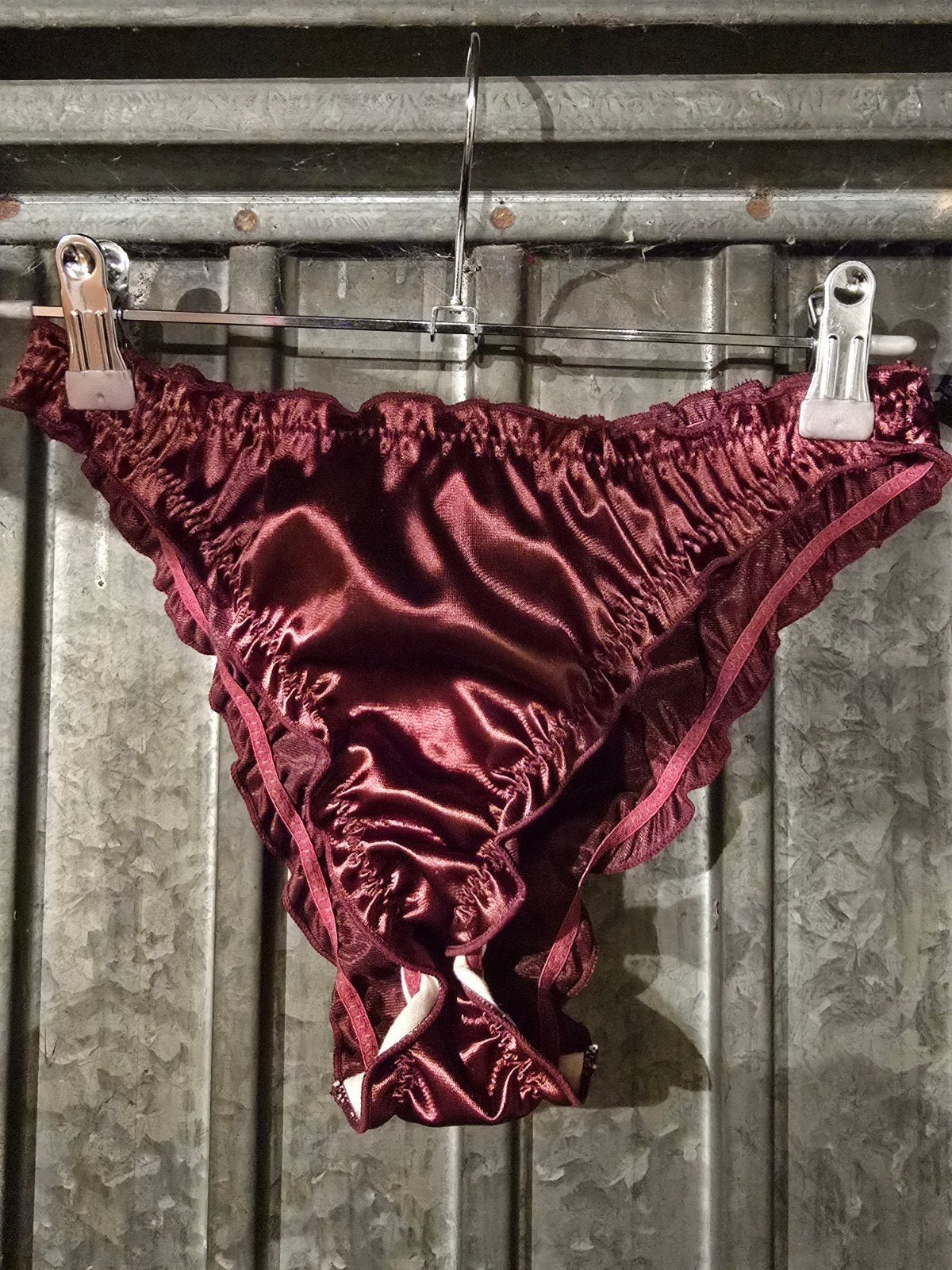 Bordeauxrode satijnen slip, Kleding | Dames, Ondergoed en Lingerie, Onbekend, Verzenden, Rood, Slip