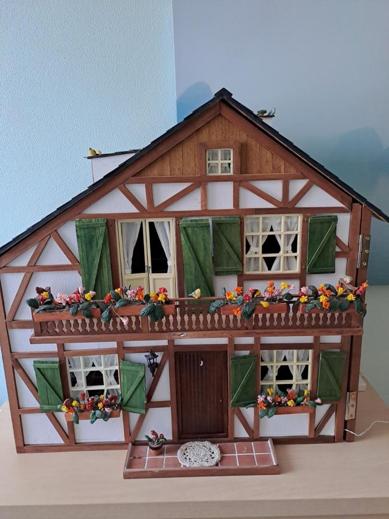 Groot poppenhuis met meubels en accessoires, Verzamelen, Poppenhuizen en Toebehoren, Ophalen