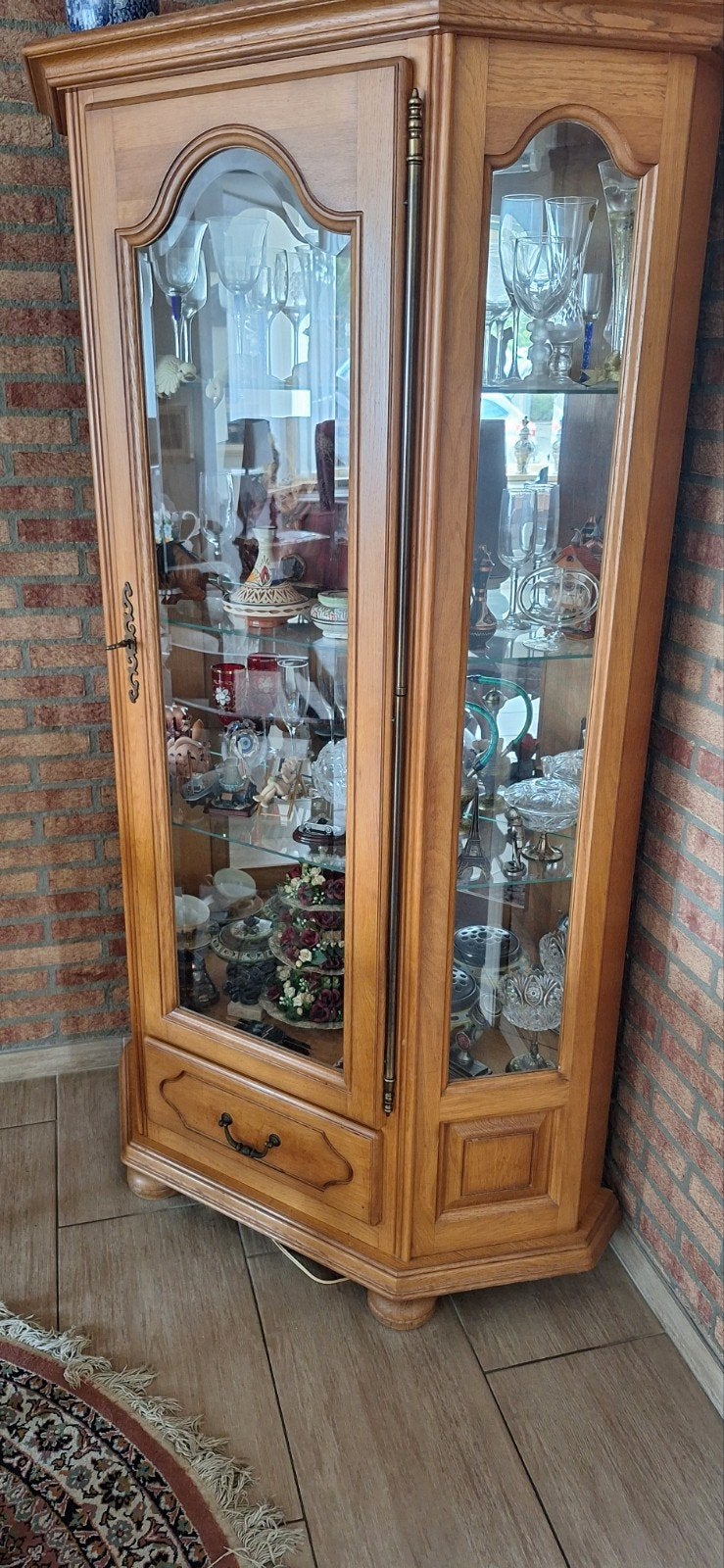 Mooie houten vitrinekast met glazen deuren en lade, Ophalen, Gebruikt, Klassiek, Met lade(s)