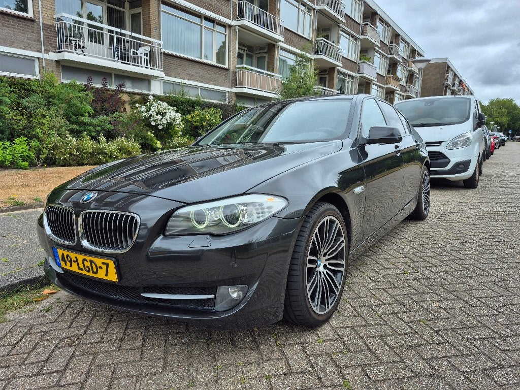 BMW 5-Serie 3.0 I 523 AUT 2010 Grijs, Euro 5, Achterwielaandrijving, Zwart, 2000 kg