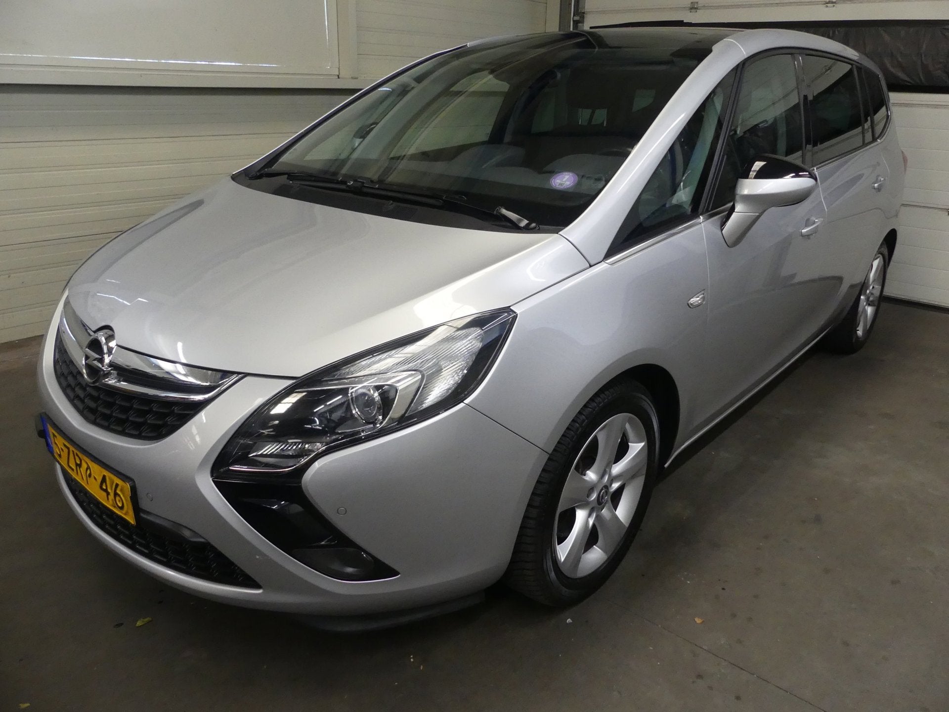 Opel Zafira Tourer 1.4 Design Edit - 7 persoons - Trekhaak -, Euro 5, Zwart, 4 cilinders, Bedrijf