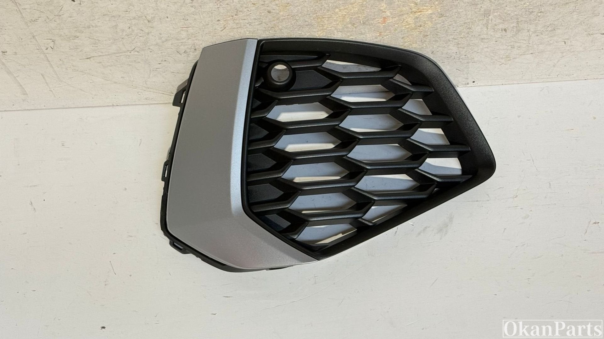 Audi A3 S-line rechter mistlamp afdekplaat rechts 8Y0807682