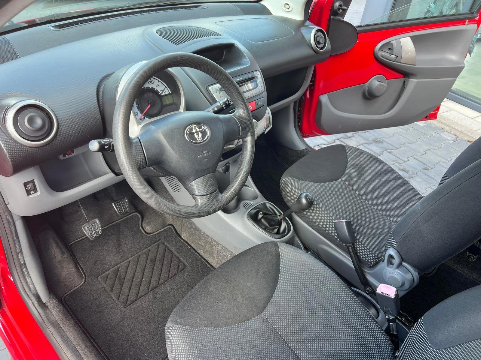 Toyota Aygo 1.0-12V 5DRS AIRCO ELEKTR-R APK-2027, Voorwielaandrijving, Stof, Gebruikt, 4 stoelen