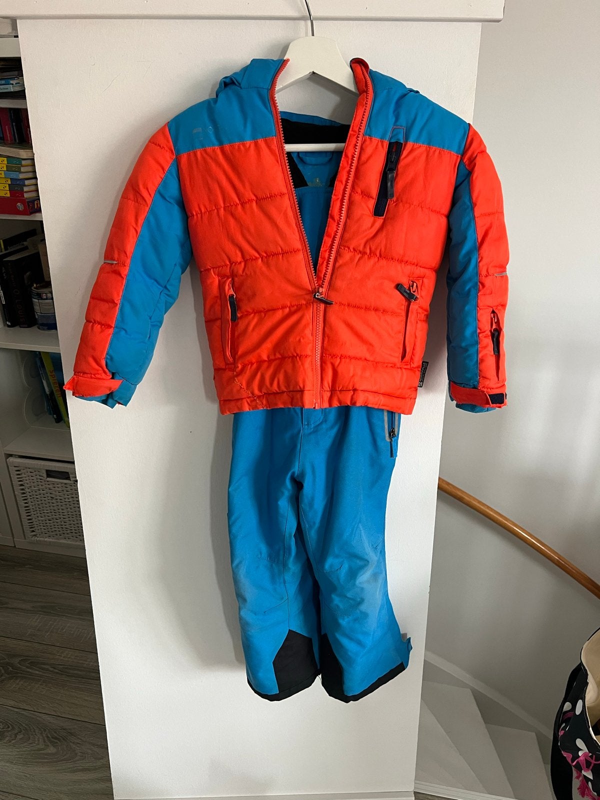 Kinder ski-jas en skibroek set - Oranje en blauw, Ophalen of Verzenden, Gebruikt, Jongen of Meisje, Jas