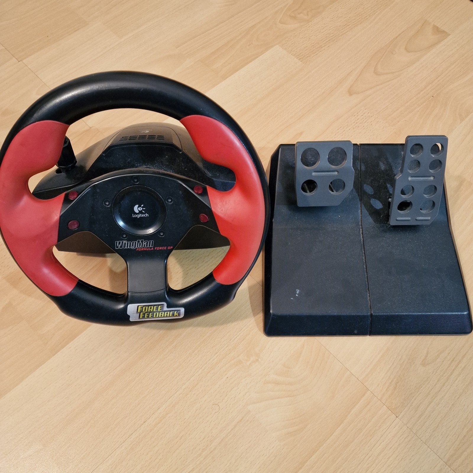 Logitech WingMan Formula Force GP racestuur met pedalen, Racestuur, Gebruikt, Force feedback, Ophalen of Verzenden