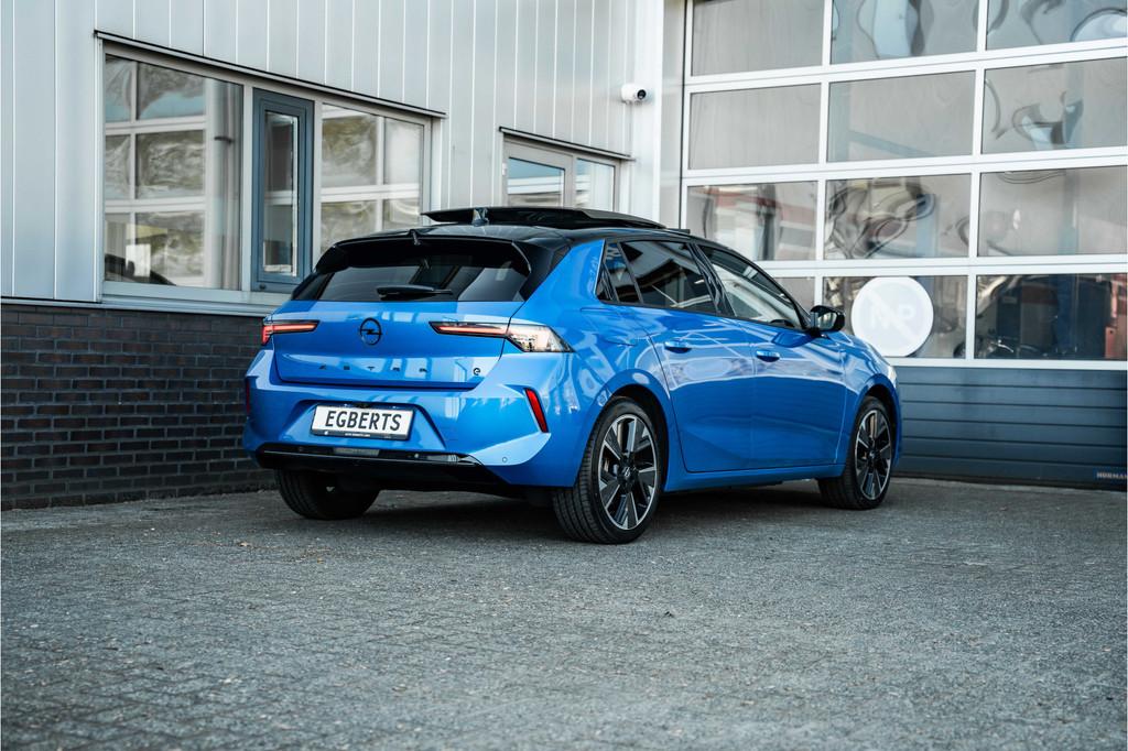 Opel Astra Electric 54 kWh GS | Panoramadak | HUD | ACC | Ca, Auto's, Opel, Gebruikt, Zwart, 156 pk, Blauw