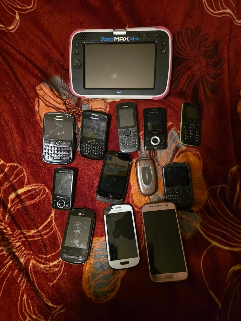 Te koop een partijtje oude telefoons en nokia samsung en lg, Gebruikt, Overige modellen, Zwart, Ophalen of Verzenden
