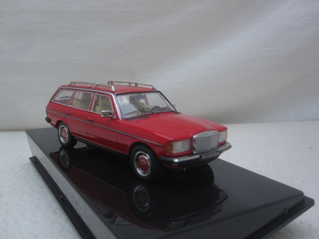 Mercedes-Benz s123 200T Station 1982 Rood  1:43 IXO, Ophalen of Verzenden, Nieuw, Auto, Overige merken