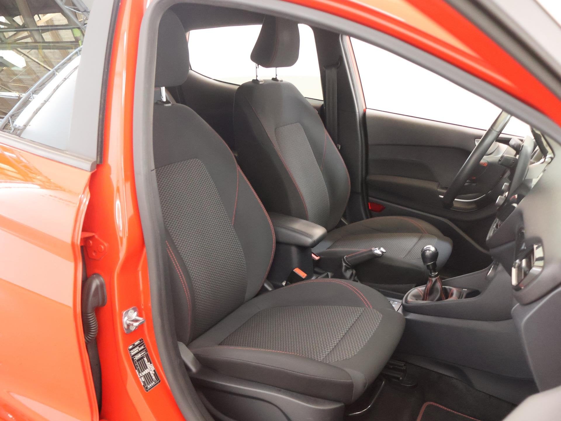 Foto 11 van Ford Fiesta 1.0 EcoBoost ST-Line | Navigatie | Climate Contr