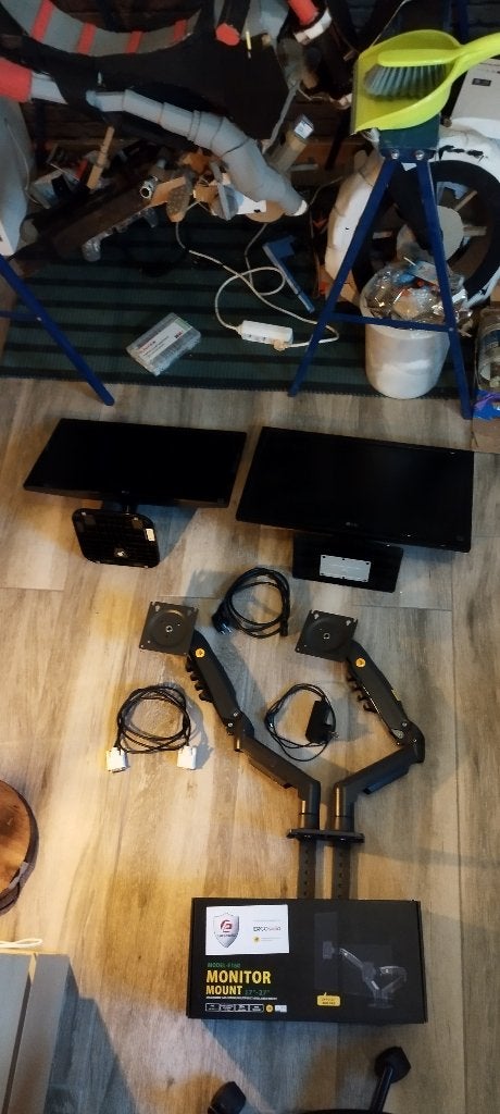 LG monitoren, monitor arm ( kan ook apart gekocht worden), Computers en Software, Ophalen, IPS, In hoogte verstelbaar, DVI