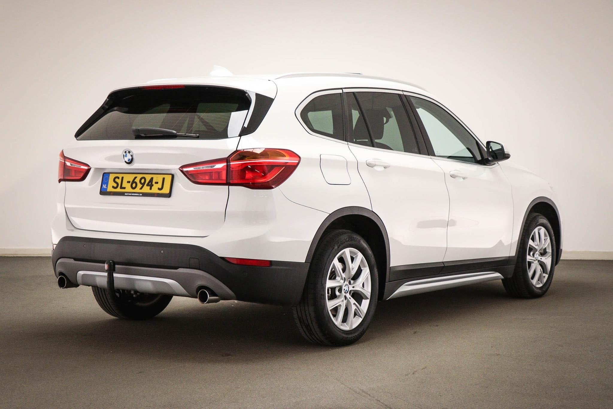 BMW X1 xDrive20i High Executive | PANORAMADAK | HEAD UP | ST, Stof, Gebruikt, Wit, Bedrijf