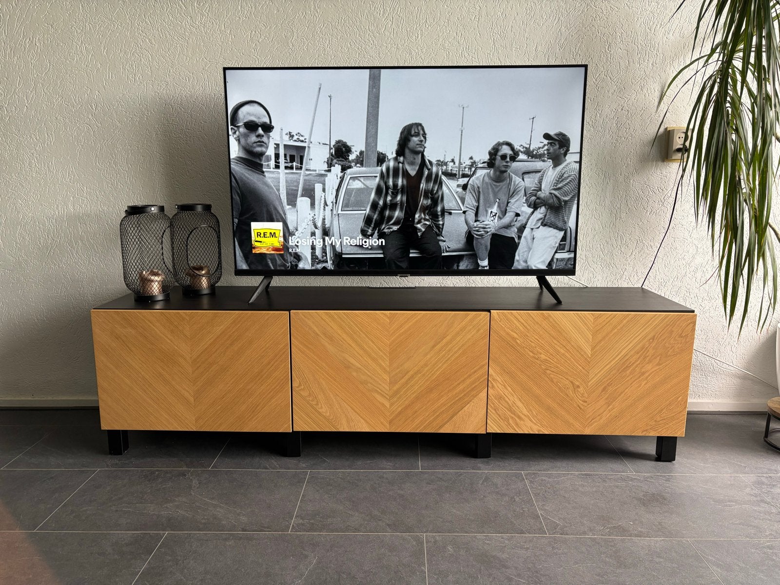 IKEA Besta TV-meubel met eikenhouten deuren, Huis en Inrichting, Kasten | Televisiemeubels, Ophalen, 150 tot 200 cm, Eikenhout