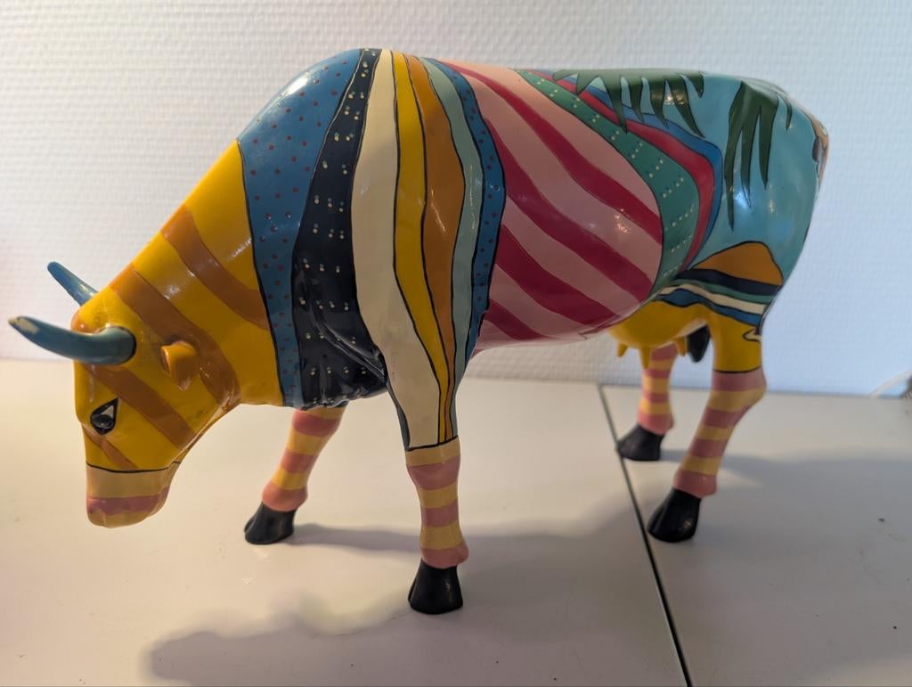 Kleurrijk decoratief koe beeld - Unieke eyecatcher, Verzamelen, Beelden en Beeldjes, Ophalen of Verzenden, Zo goed als nieuw, Dier