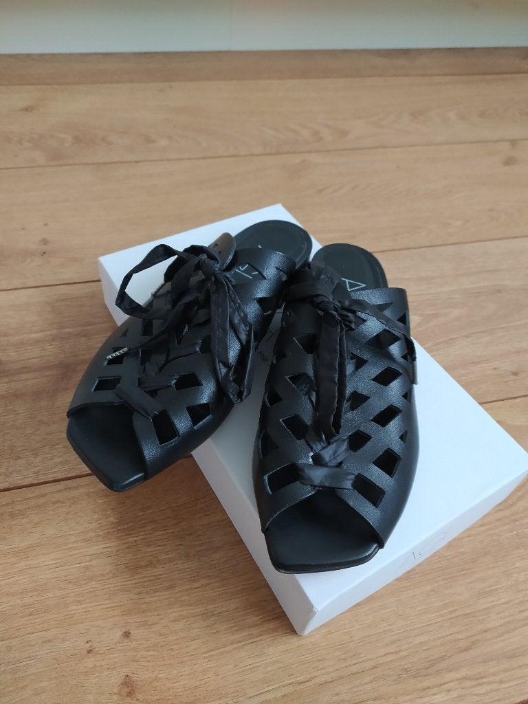 AGL Slippers maat 39,5, AGL, Ophalen of Verzenden, Nieuw, Zwart