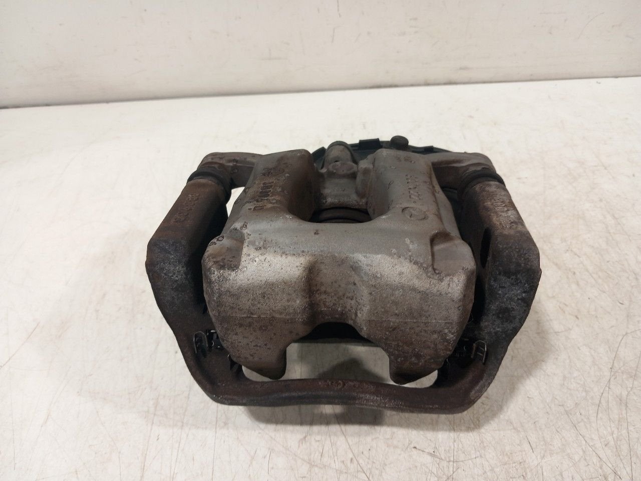 Remklauw links achter Mercedes-Benz C-Klasse, Onderdelen@venauto.nl, Van der Ven Autorecycling B.V., Gebruikt, Ettenseweg 76, 4706 PB Roosendaal, The Netherlands