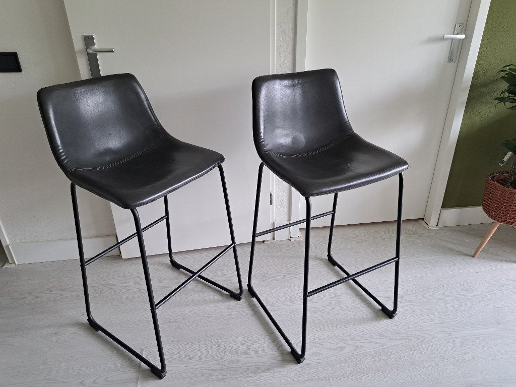 2 mooie leren barkrukken, Ophalen, Leer, Zo goed als nieuw, 90 cm of meer