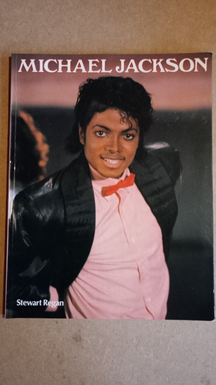 Michael Jackson boek 1984 (Stewart Regan), Verzenden, Gebruikt, Boek, Tijdschrift of Artikel