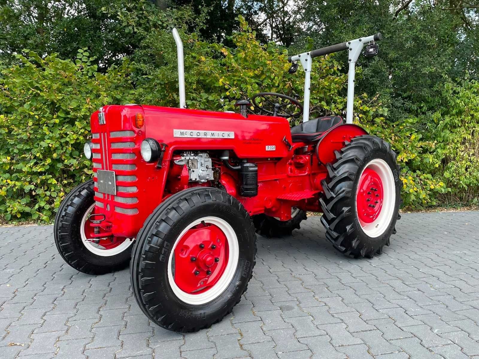 1961 McCormick IH 324 S Smalspoor Vineyard Oldtimer tractor, Oldtimer, McCormick