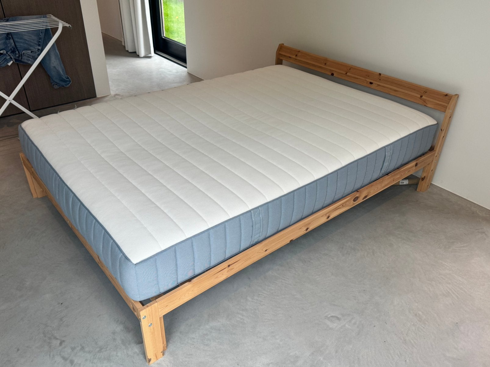 Houten Ikea bed 140x200 met lattenbodem en matras, Ophalen, Bruin, Tweepersoons, 140 cm