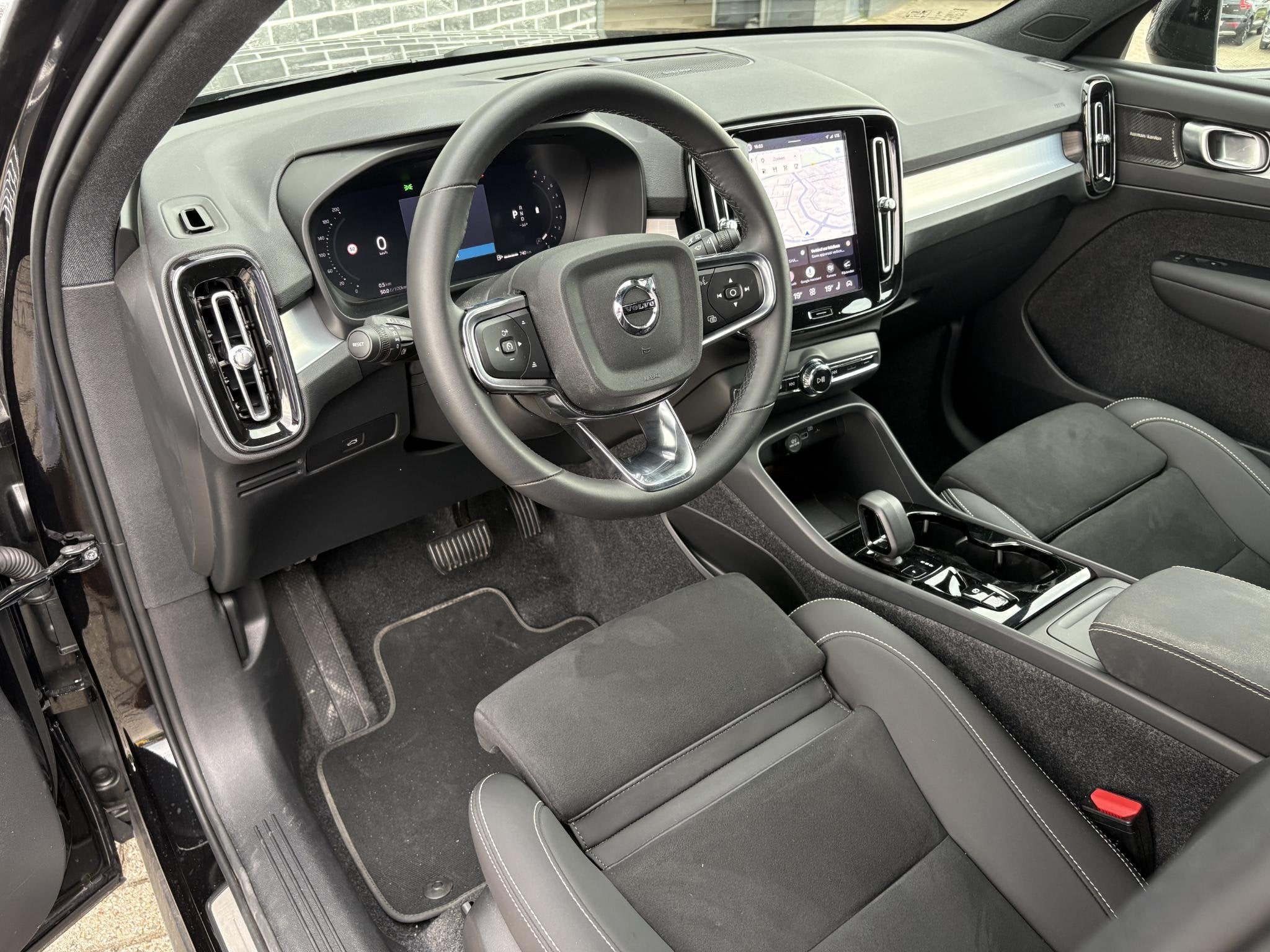Foto 2 van Volvo XC40 2.0 B4 Plus Dark | Trekhaak | Panoramadak | Harma