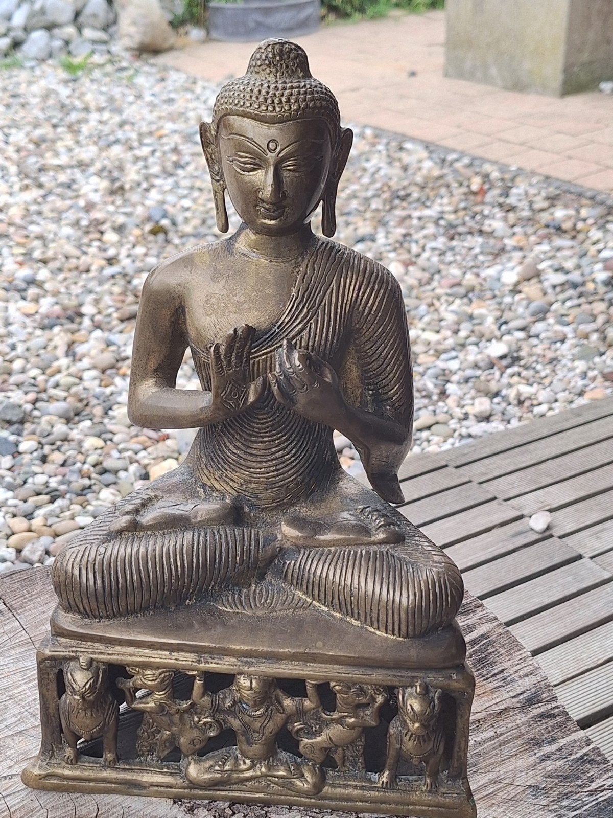 Bronzen Boeddha beeld, zittend op gedetailleerde sokkel, Ophalen of Verzenden
