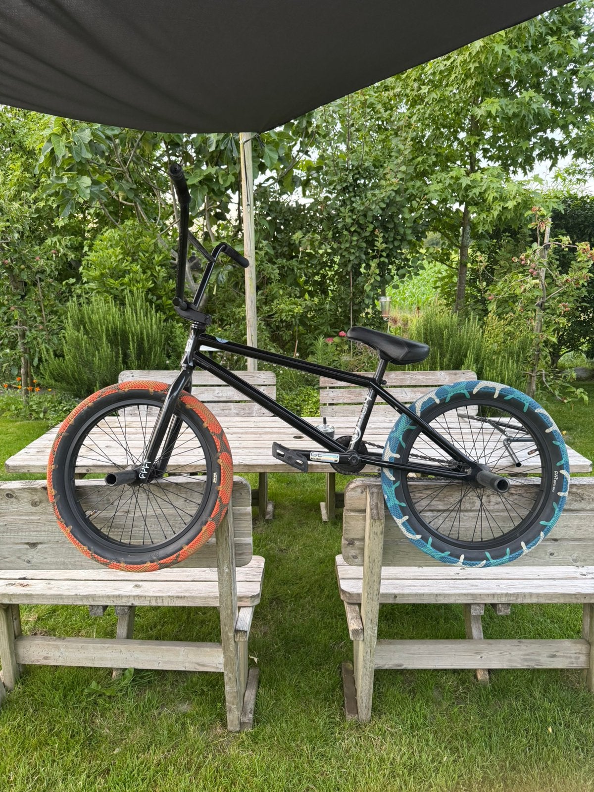 Cult BMX met extra stuur en reserveband - 20.75 inch, Fietsen en Brommers, Fietsen | Crossfietsen en BMX, Ophalen, Stuur 360° draaibaar