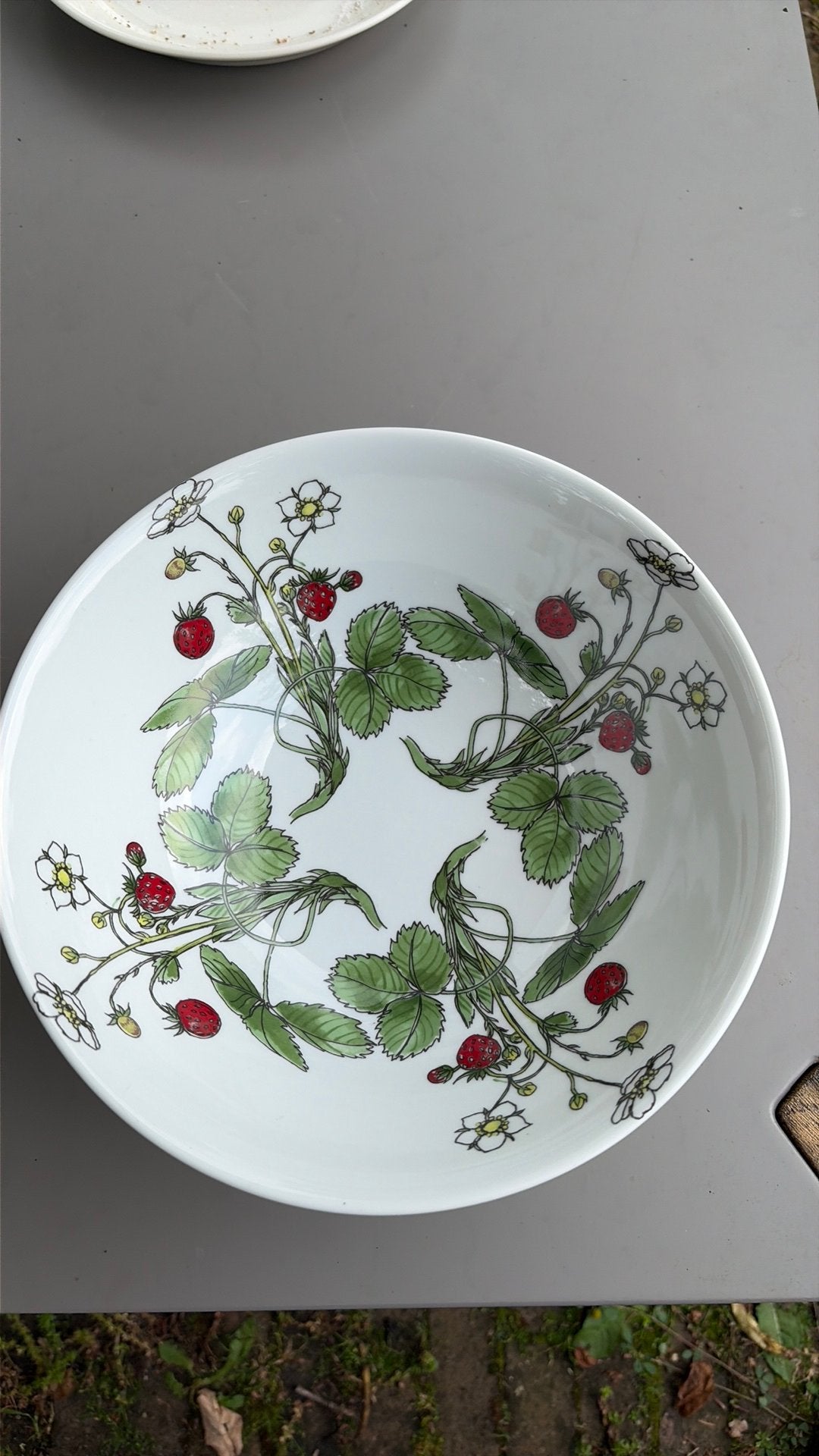 Schaal decor aardbeien Marguerite Walfridson, Antiek en Kunst, Ophalen of Verzenden