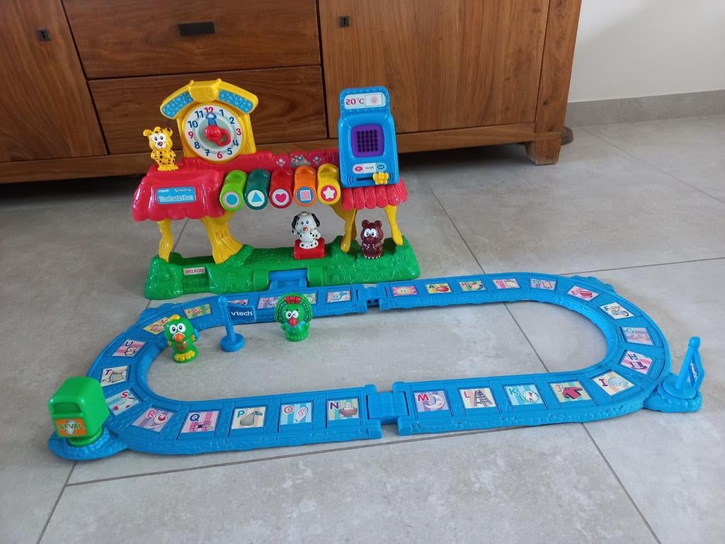 Vtech SmartVille Treinstation met extra figuren, Ophalen, Gebruikt, 2 tot 4 jaar