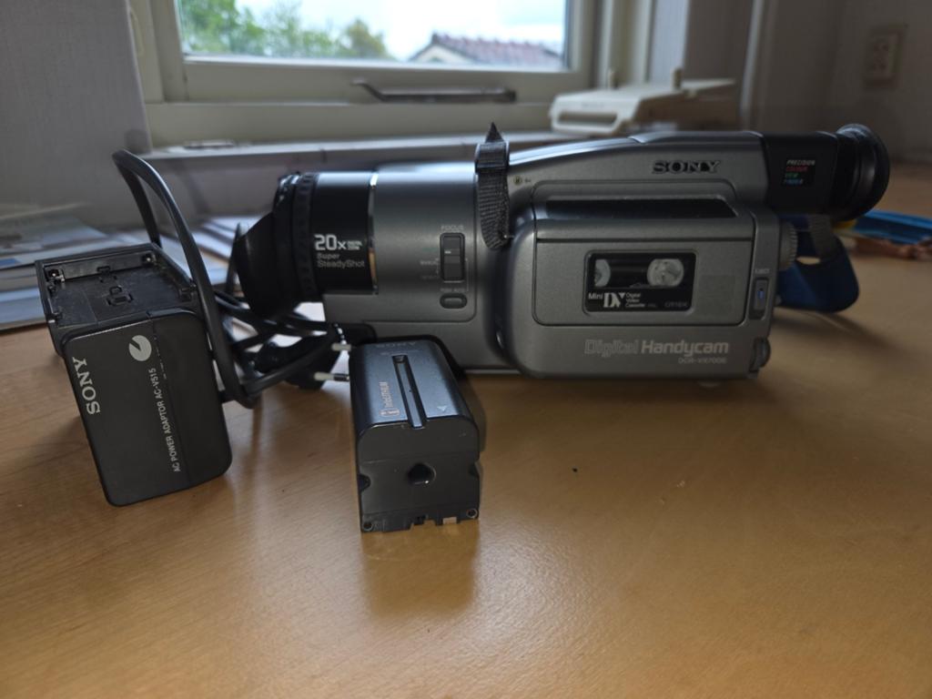 Filmcamera Sony DCR-VX700E, Ophalen of Verzenden, 20x of meer