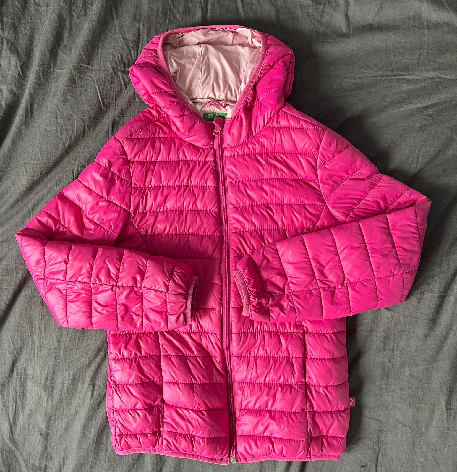 Lichtgewicht gewatteerde jas capuchon mt 152 roze Benetton, Kinderen en Baby's, Meisje, Ophalen of Verzenden, Zo goed als nieuw