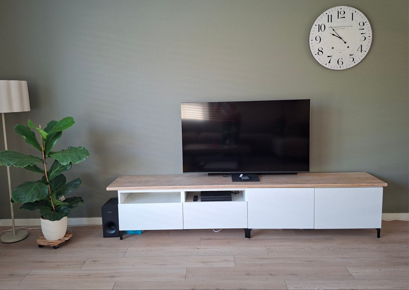 BESTÅ TV-meubel 240 cm met houten blad en zwarte poten, Ophalen, Gebruikt, 200 cm of meer, Minder dan 100 cm