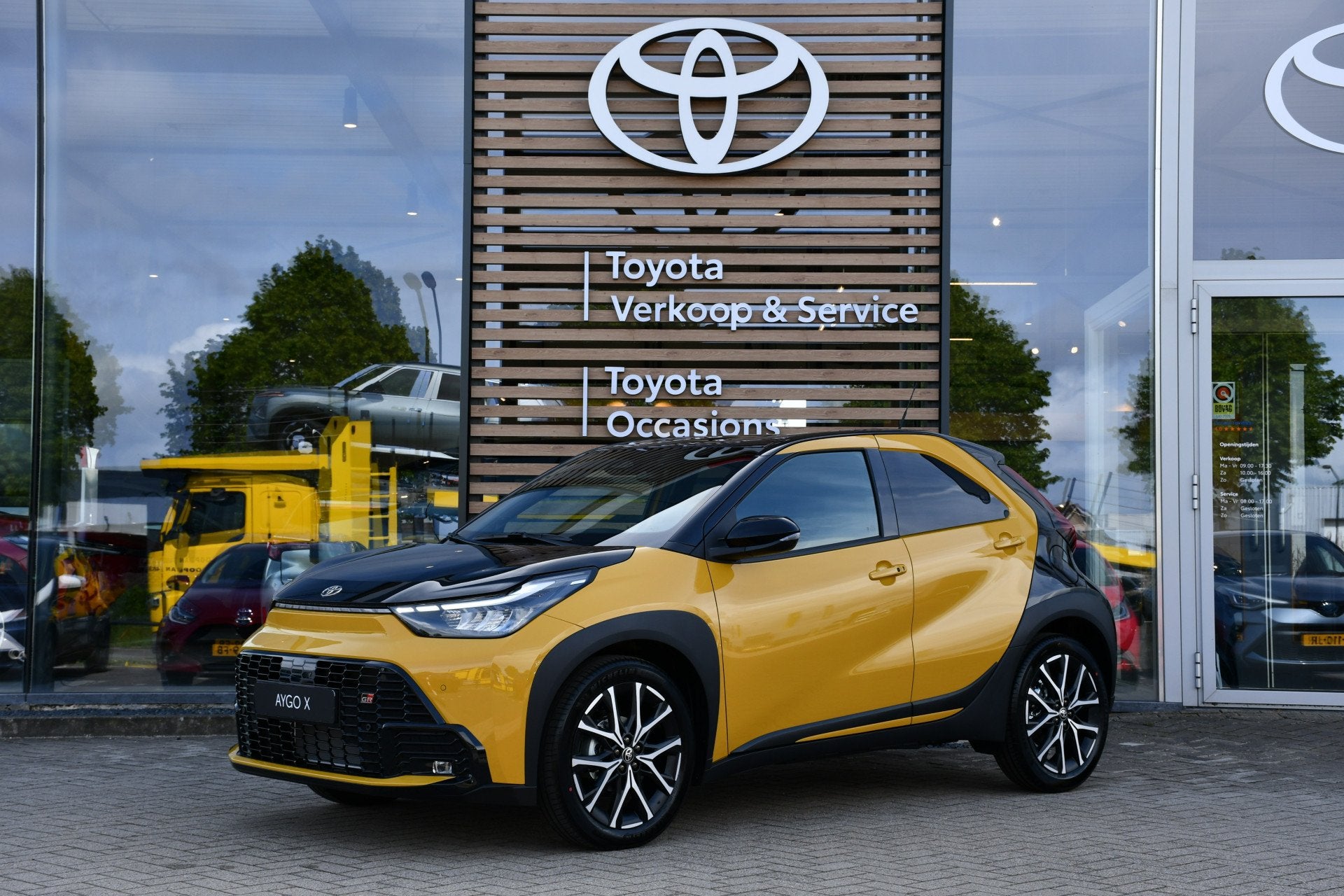 Toyota Aygo X Hybrid 115 GR Sport Automaat 116pk | Nieuw | d, Auto's, Gebruikt, Zwart, 4 stoelen, 26 km/l