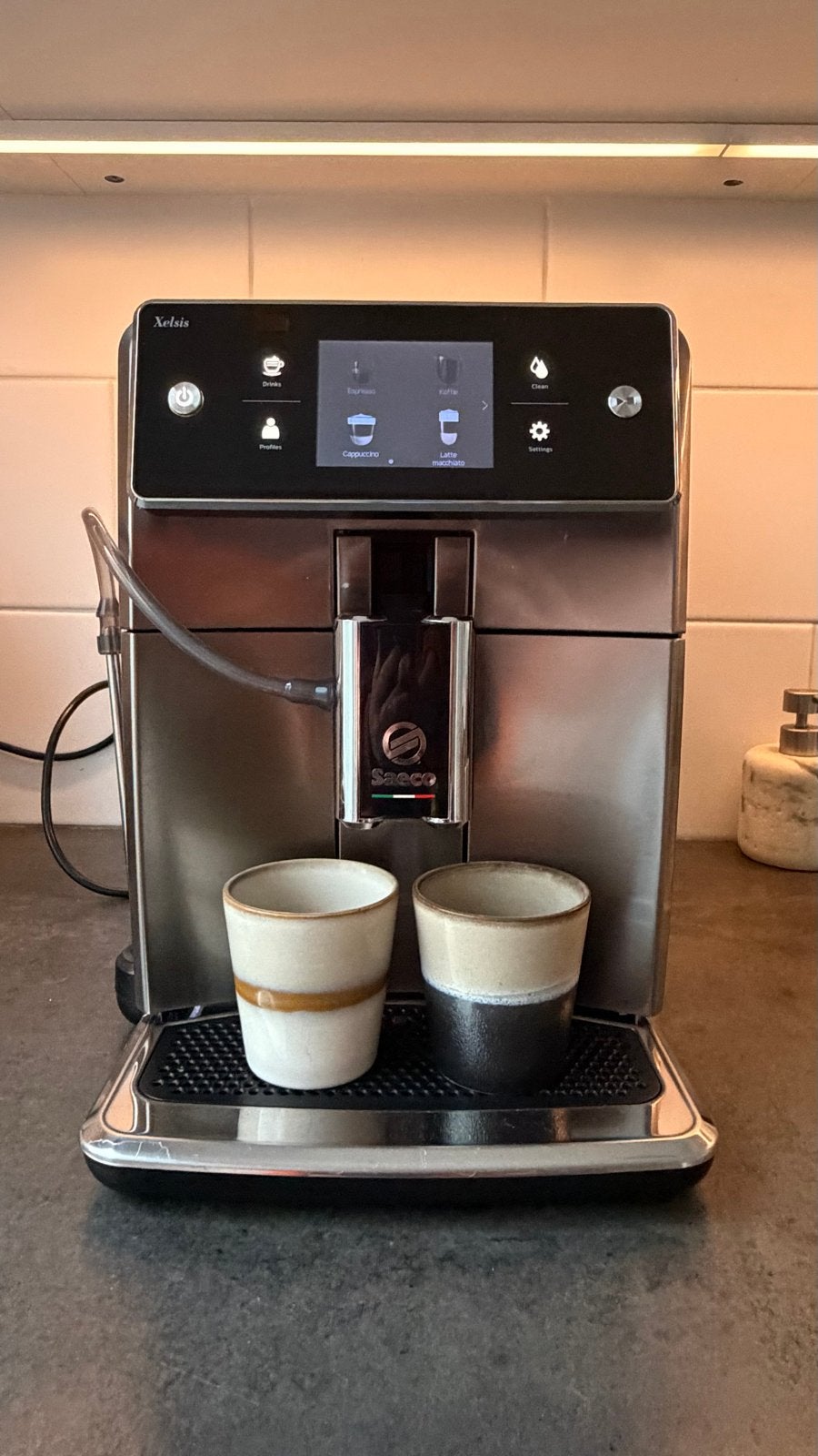 Saeco Xelsis SM7785 volautomatische espressomachine, Ophalen, Afneembaar waterreservoir, Gebruikt, Espresso apparaat