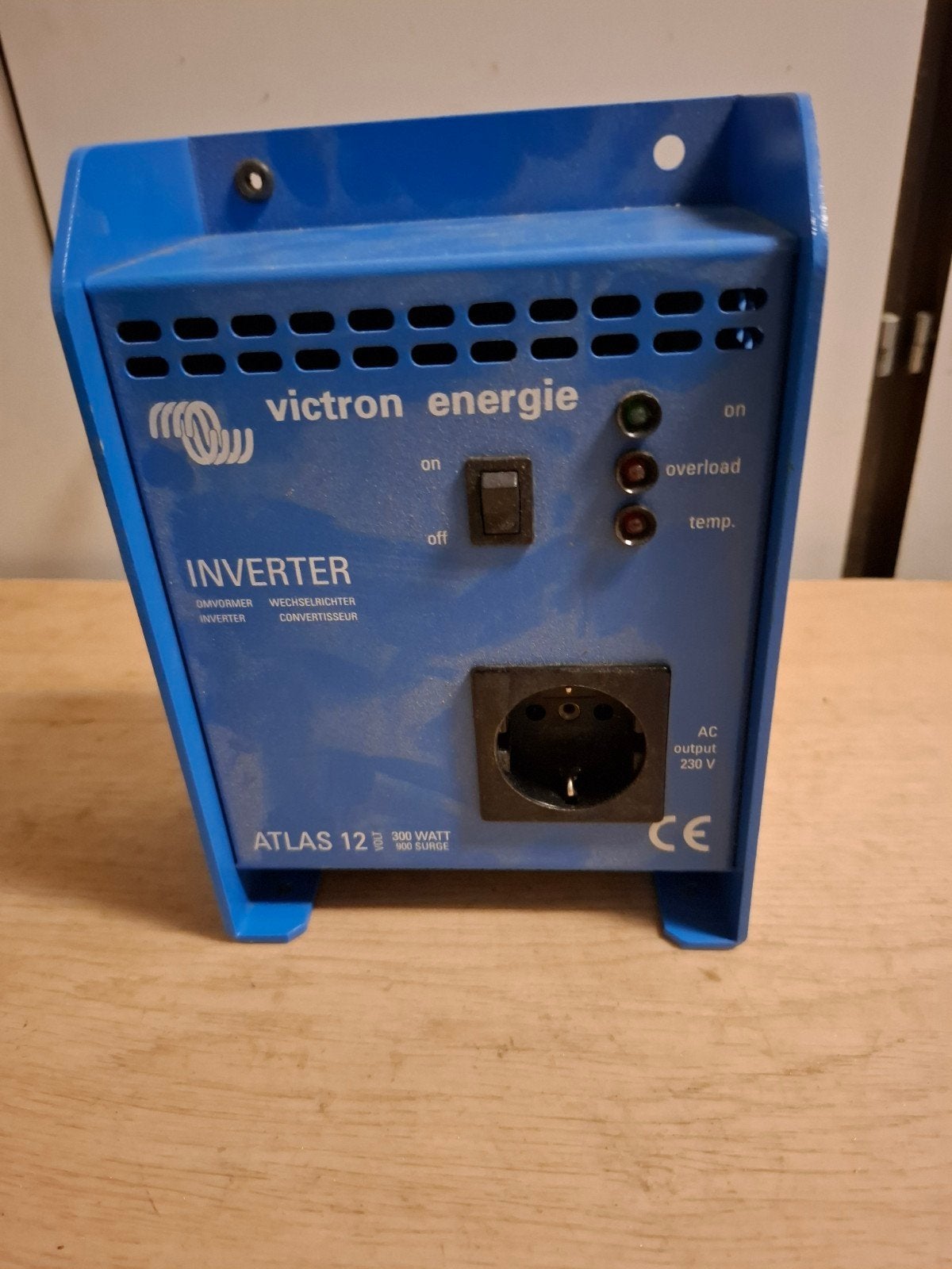Victron Energie Atlas 12/300 Omvormer - 300W, Ophalen of Verzenden, Gebruikt