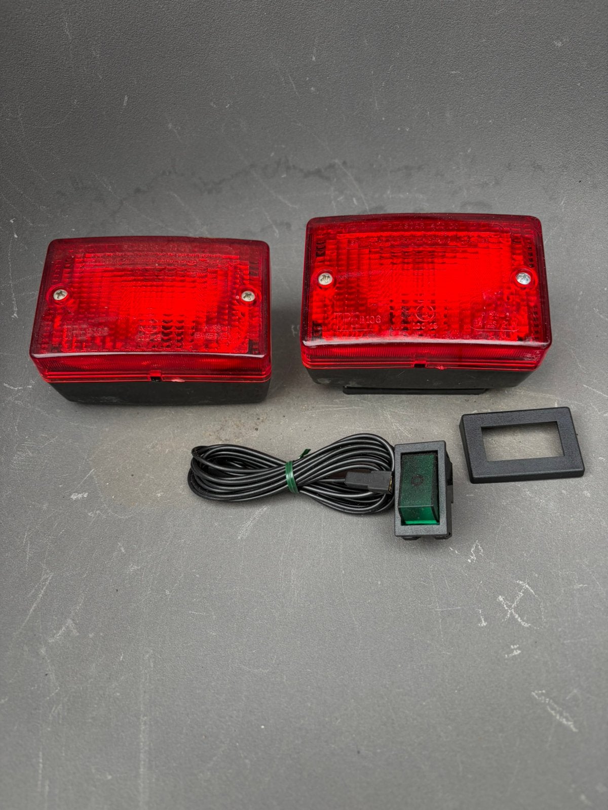 2 lampen bijv mistlicht kar met schakelaar en draad €15,00, Ophalen, Nieuw