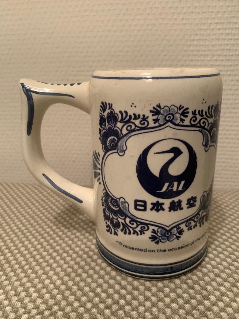 Delfts blauw bierpul 1974 - Heineken & Japan Airlines JAL, Verzamelen, Biermerken, Ophalen of Verzenden, Gebruikt, Pul(len), Heineken