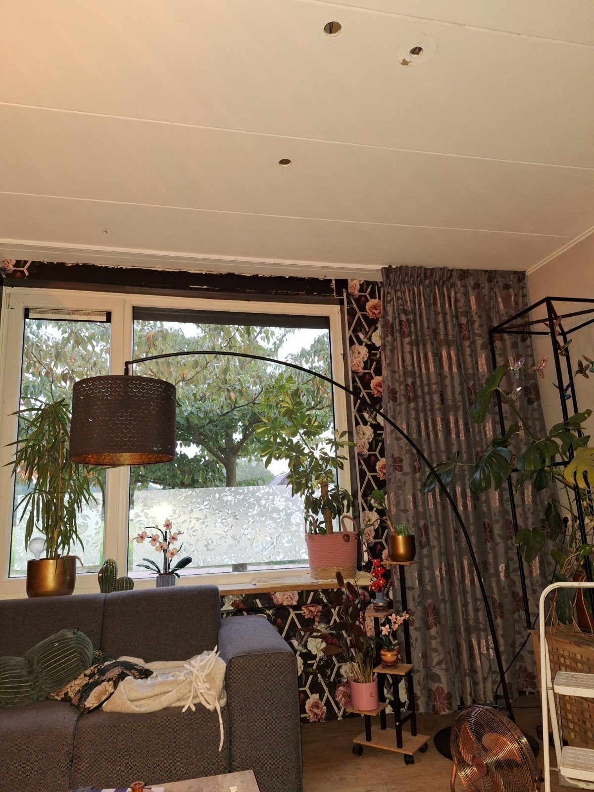 IKEA Staande Booglamp met Zwarte Kap, Huis en Inrichting, Ophalen, Gebruikt, Modern, Industrieel, Metaal