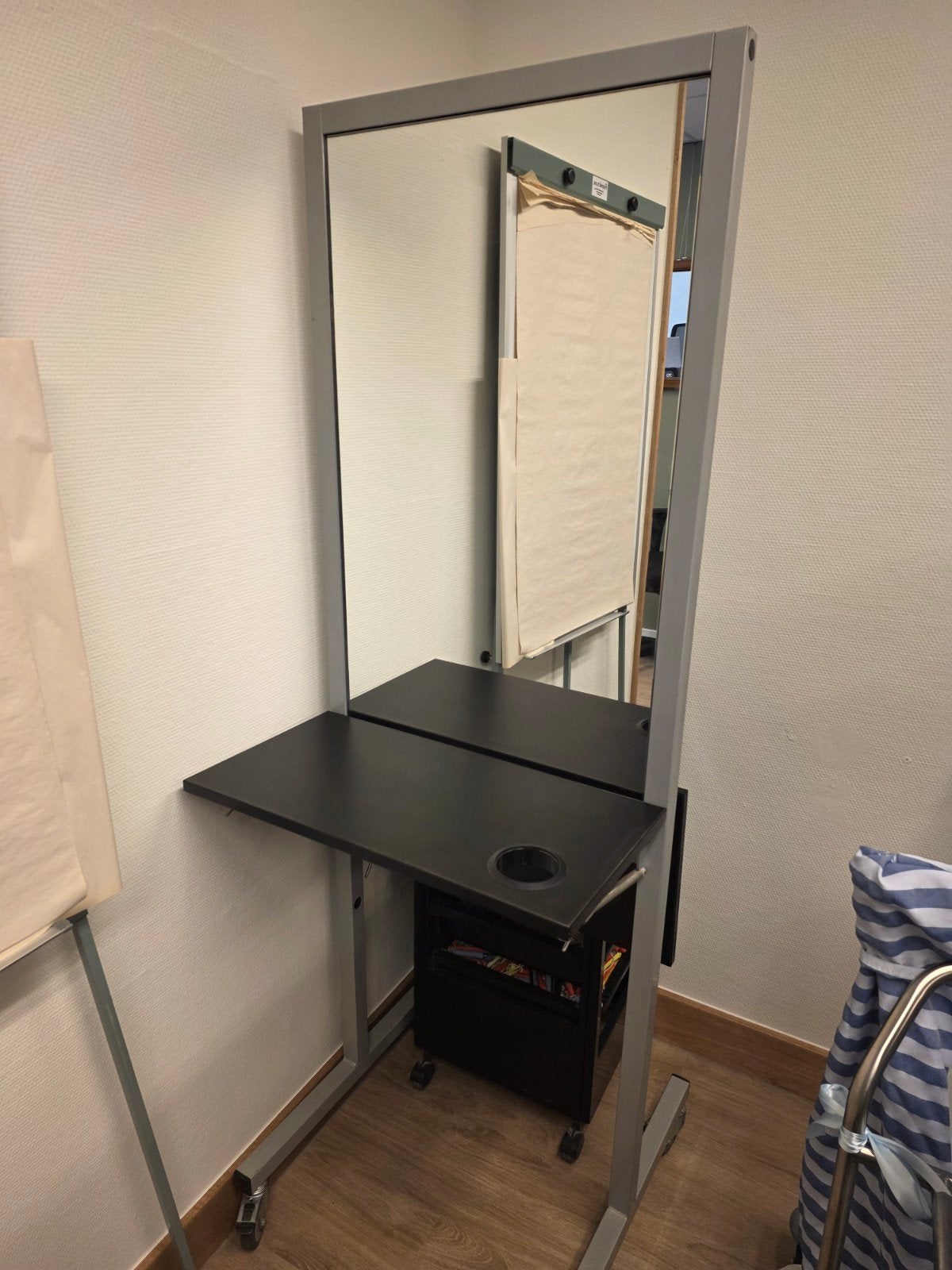Verrijdbare spiegel met plateau aan beide kanten, Ophalen, Gebruikt
