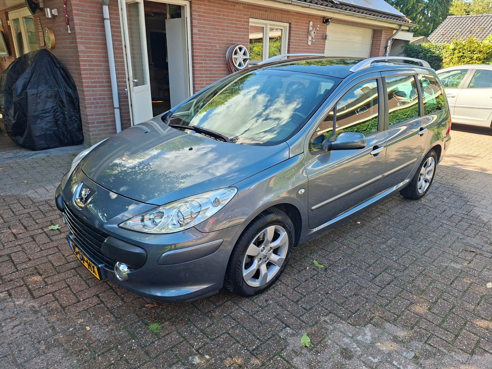 Peugeot 307 1.6 16V SW AUT 2006 Grijs LAGE KM STAND, 730 kg, Zwart, 4 cilinders, 7 stoelen
