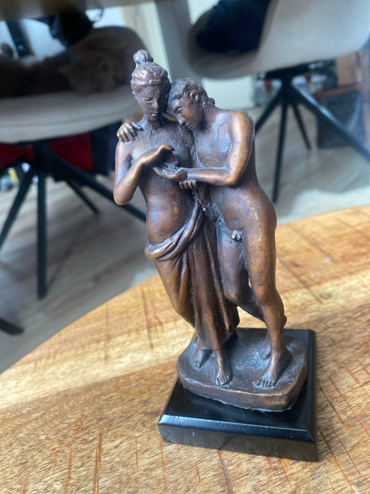 Loevre Bronzen beeld van man en vrouw op sokkel, Antiek en Kunst, Groep mensen, Minder dan 20 cm, Ophalen of Verzenden, Beeld