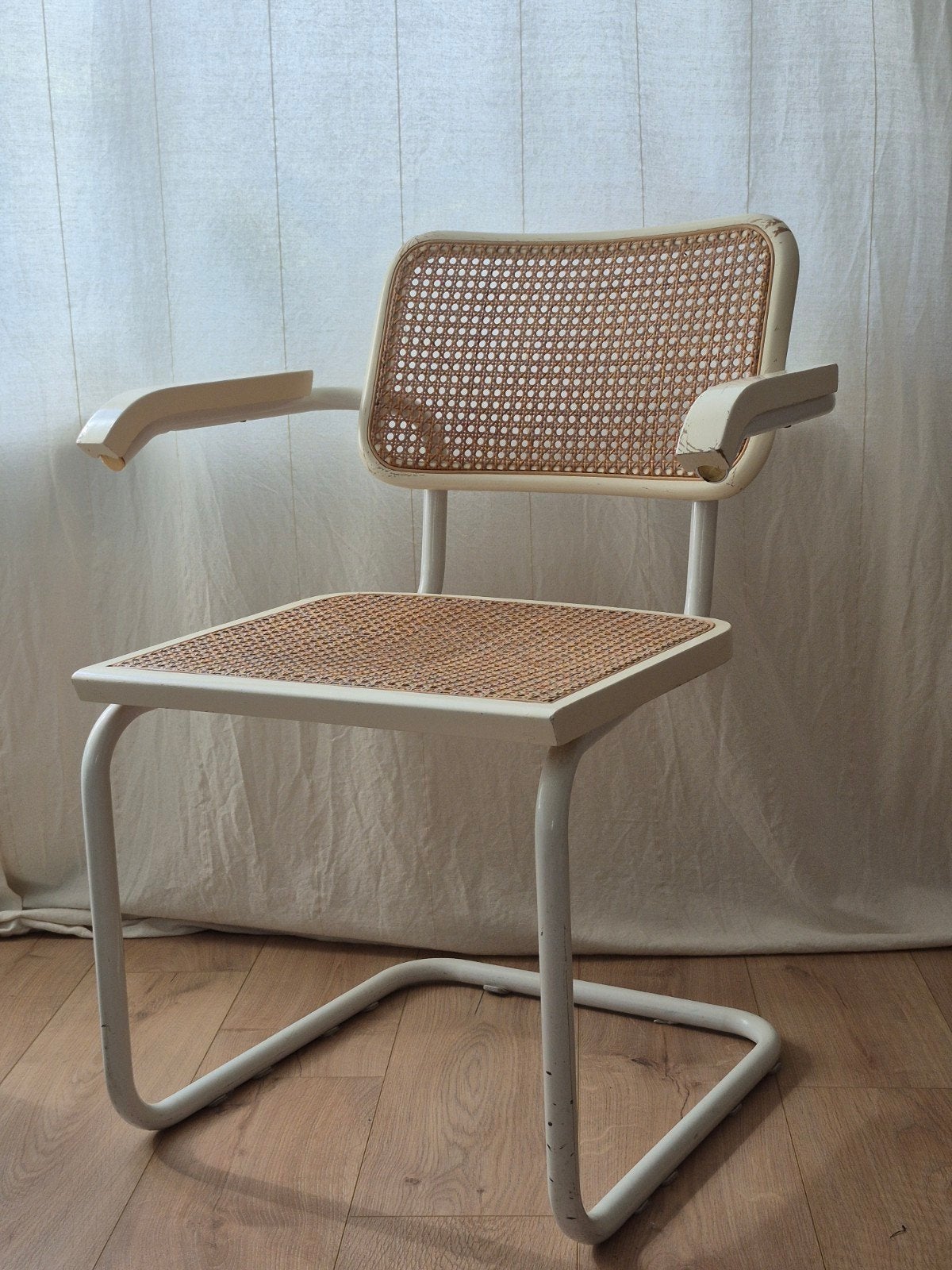Vintage Cesca stoel met armleuningen - Marcel Breuer - Thone, Gebruikt, Wit, Ophalen of Verzenden, Metaal