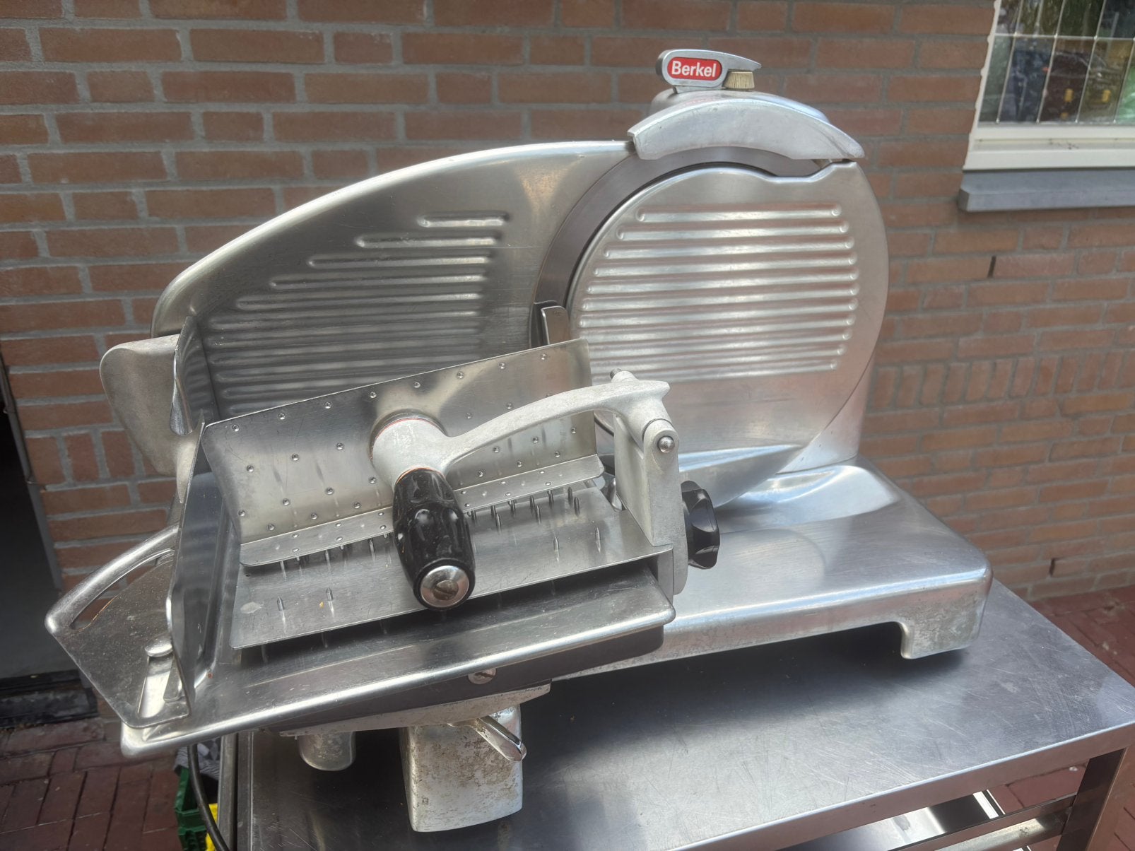 Snijmachine Berkel model 834, Ophalen