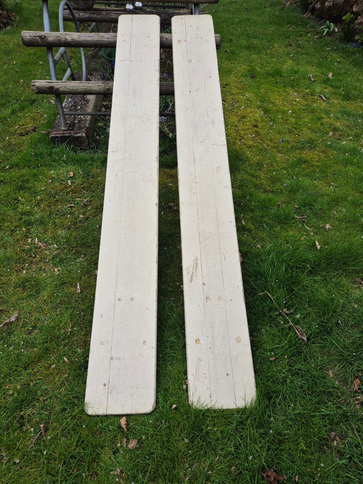 Twee inklapbare houten bankjes in zeer goede staat, 60 euro, Ophalen of Verzenden, Zo goed als nieuw, Inklapbaar, Rechthoekig