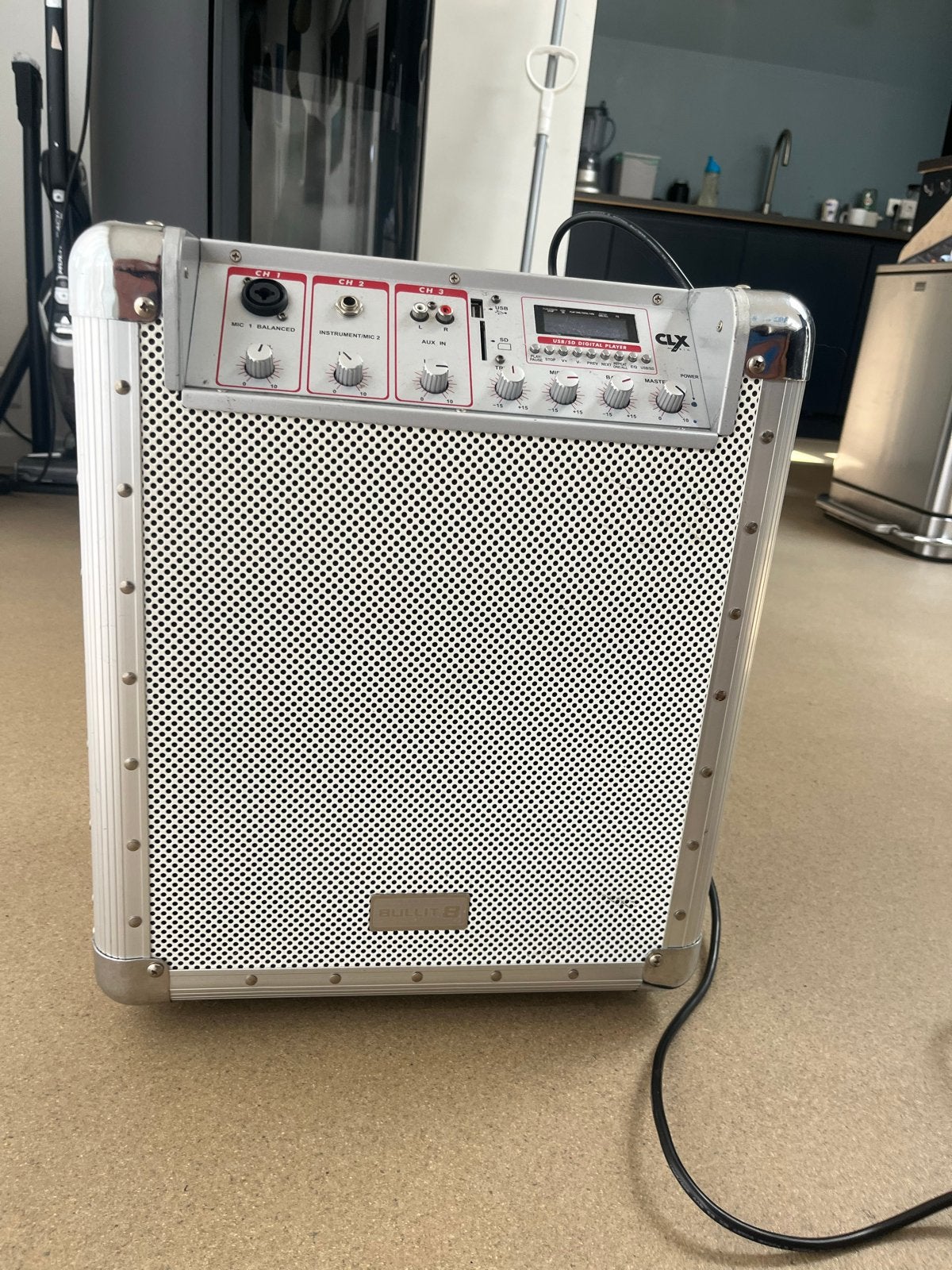 CLX Bullit 8 Draagbare Speaker met USB/SD Speler, Gebruikt, Draagbare speaker, AUX-ingang, Minder dan 60 watt