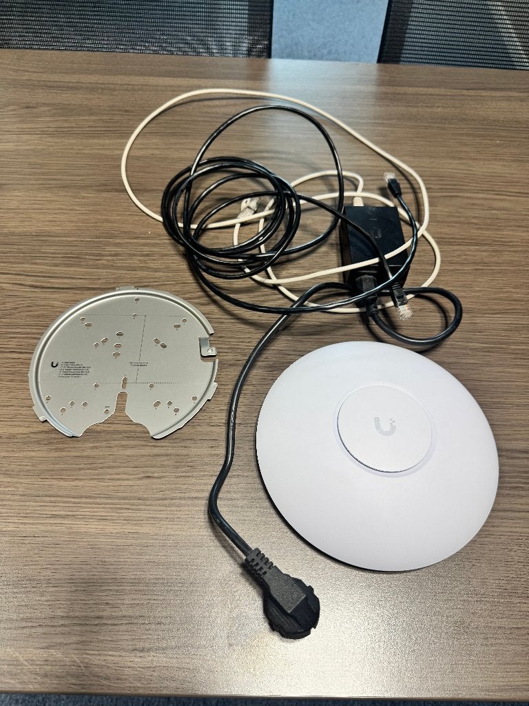 Ubiquiti UniFi UAP-AC-Pro Access Point met PoE-adapter, Ophalen of Verzenden, Gebruikt, Ubiquiti