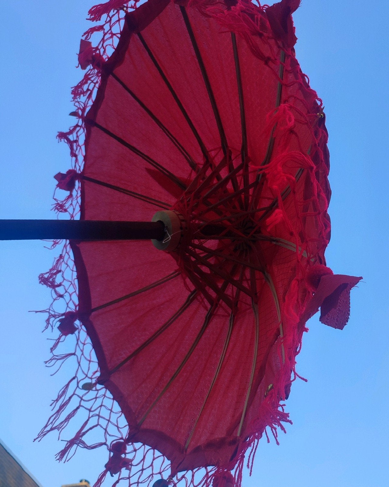 Prachtige rode Balinese parasol (Bali) Ø 80 cm, 220 cm hout, Tuin en Terras, Parasols, Ophalen, Stokparasol