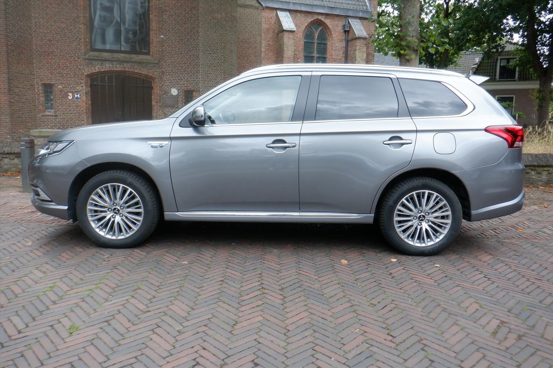 Mitsubishi Outlander 2.4 DOHC MIVEC PHEV 240pk 4WD Aut Inten, 135 pk, 4 cilinders, LED verlichting, Leder en Stof